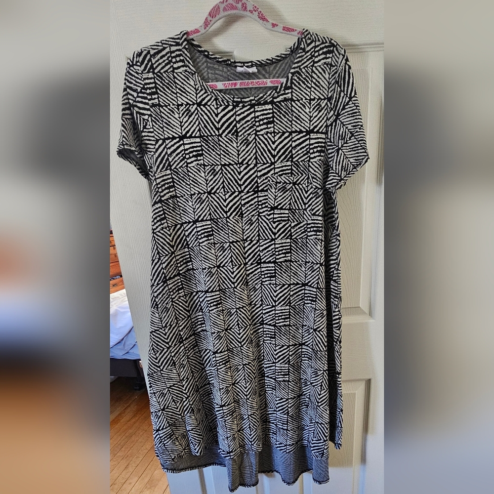 LuLaRoe Black and White Geometric Relaxed Tee